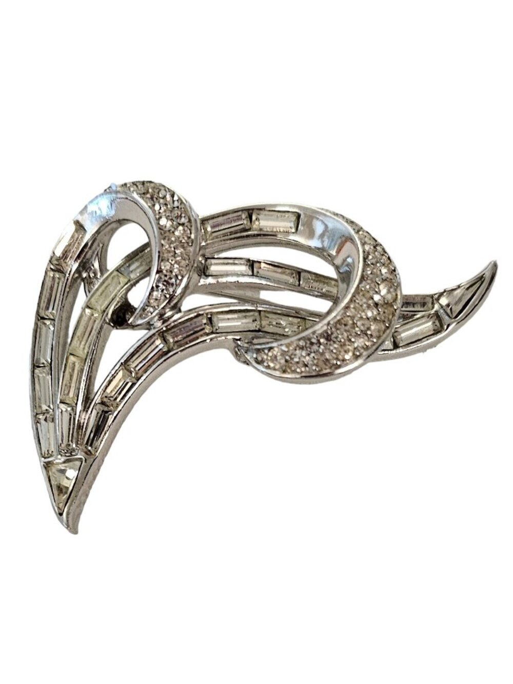 Trifari Rhodium Plated Rhinestone Swirl Sparkling Ribbon Brooch Pin, Signed L253